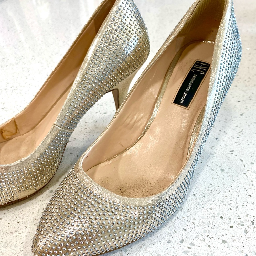 INC I.N.C. Ladies Gold studded Metallic sparkle pumps heels 8.5 W Wide 8 1/2